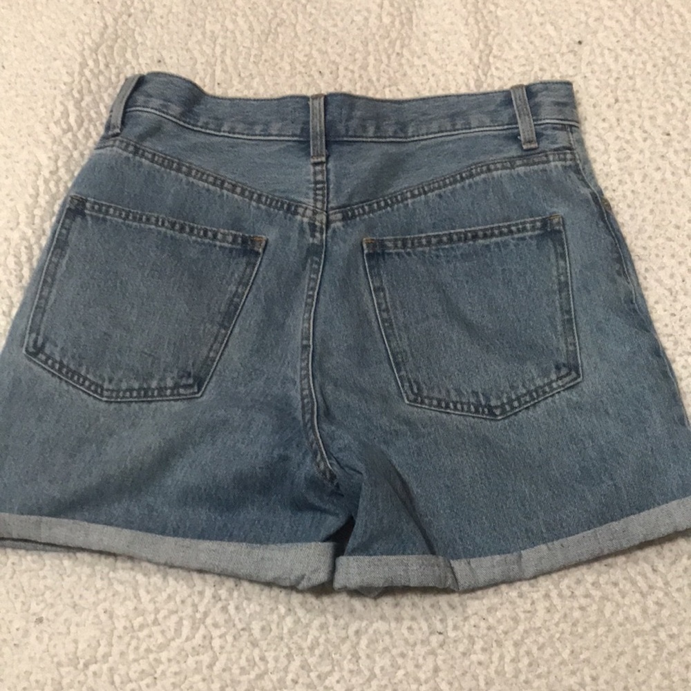 UNIQLO SHORTS - Picture 2 of 4